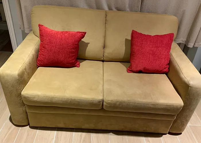 Studio Apartment - Entire Lower Ground Floor - Only 7 Mins Walk Kings Cross St Pancras Station